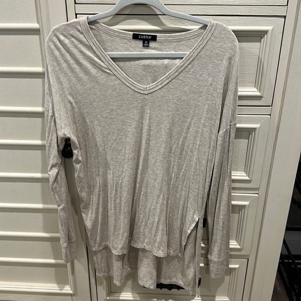 Zobha flowing long sleeve shirt size Medium use over yoga pants.